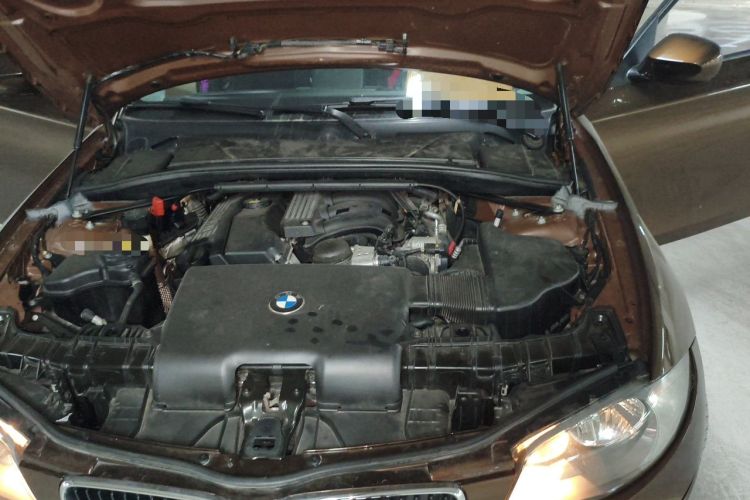 Used BMW 1 Series 2011 120i two-door coupe Engine Bay Left