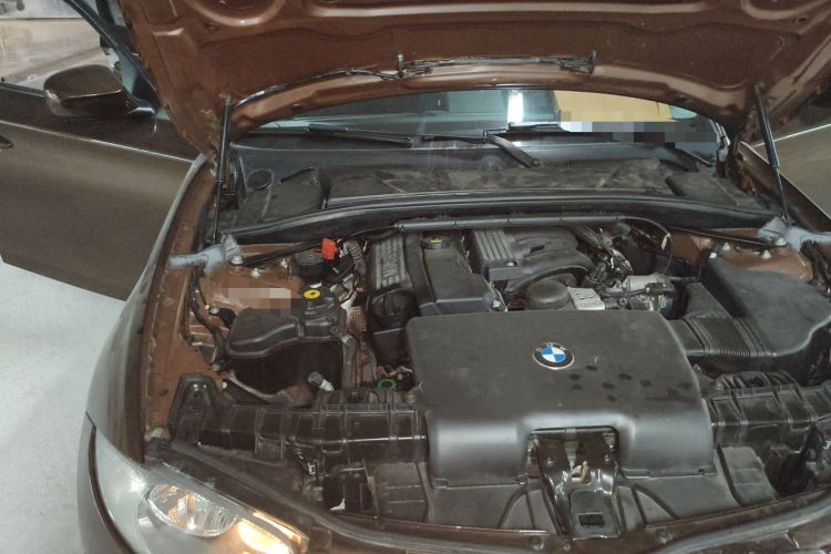 Used BMW 1 Series 2011 120i two-door coupe Engine Bay Right