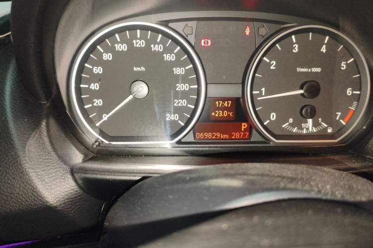Used BMW 1 Series 2011 120i two-door coupe Odometer Close Up