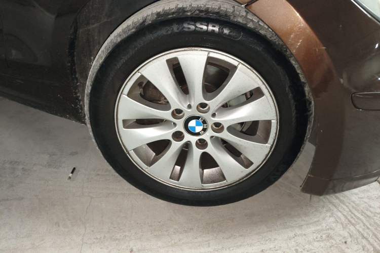 Used BMW 1 Series 2011 120i two-door coupe Right Front Wheel Hub