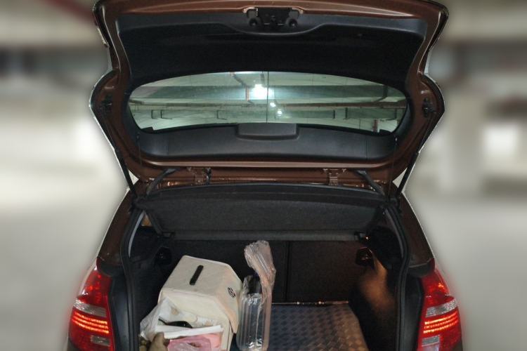 Used BMW 1 Series 2011 120i two-door coupe Trunk