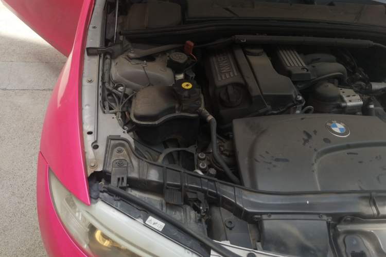 Used BMW 1 Series 2011 120i Convertible Coupe Engine Bay Right