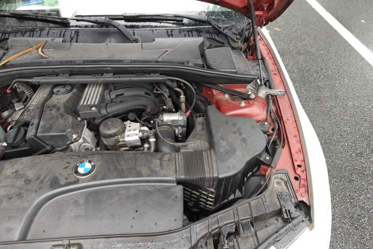 Used BMW 1 Series 2011 120i Convertible Coupe Engine Bay Left