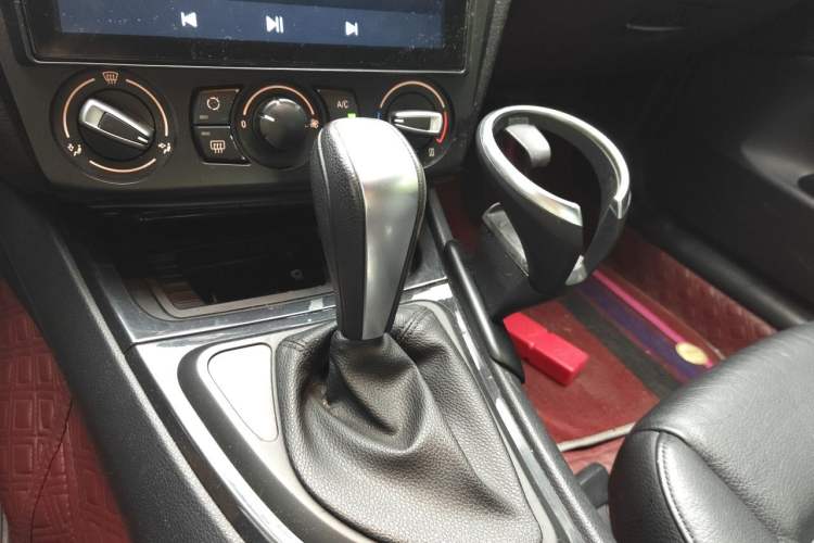 Used BMW 1 Series 2011 120i Convertible Coupe Gear Lever
