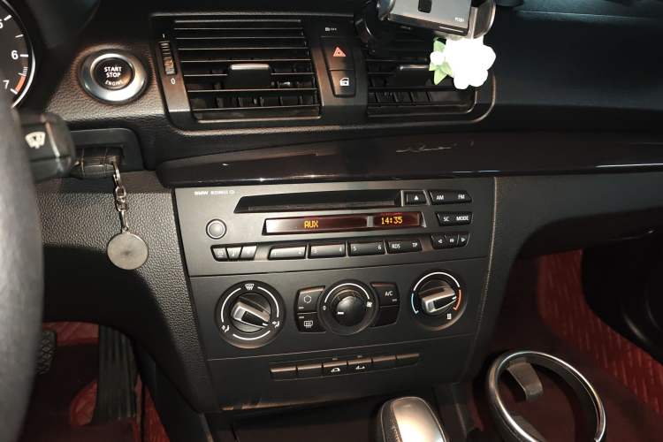 Used BMW 1 Series 2011 120i Convertible Coupe Audio And AC Panel