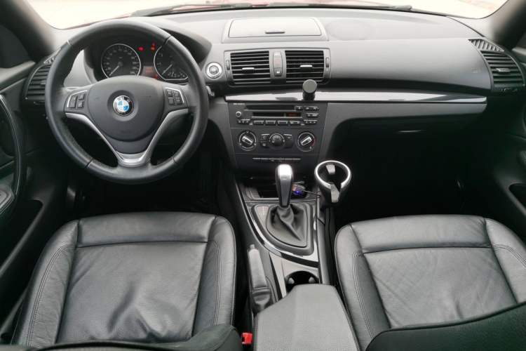 Used BMW 1 Series 2011 120i Convertible Coupe Center Console