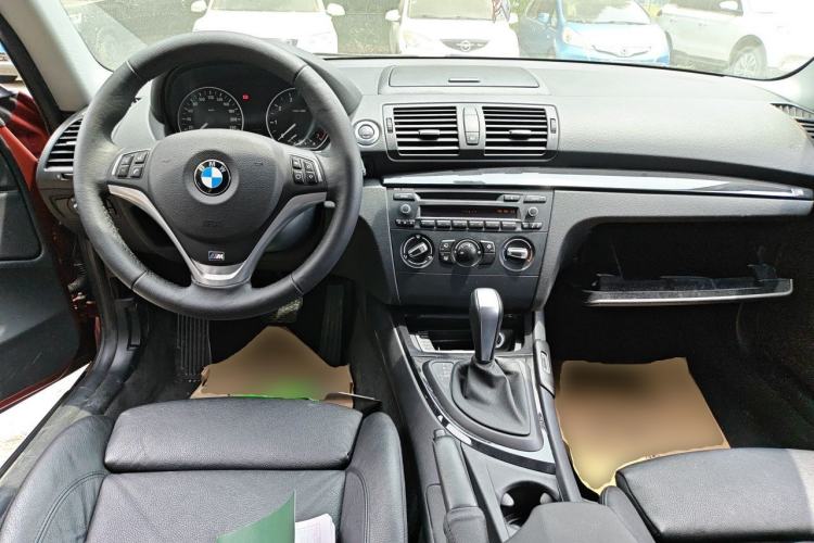Used BMW 1 Series 2011 120i two-door coupe Center Console