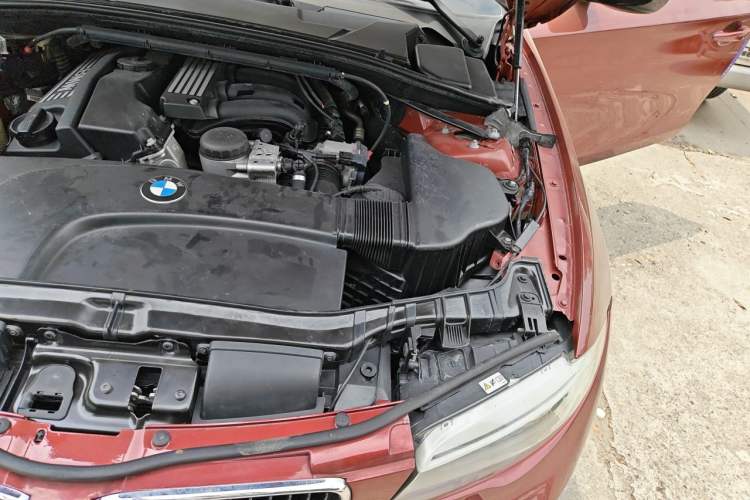 Used BMW 1 Series 2011 120i two-door coupe Engine Bay Left