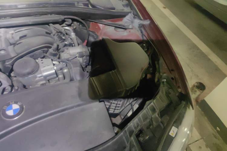 Used BMW 1 Series 2011 120i Convertible Coupe Engine Bay Left