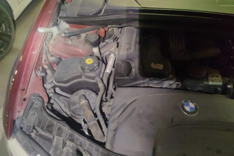 Used BMW 1 Series 2011 120i Convertible Coupe Engine Bay Right