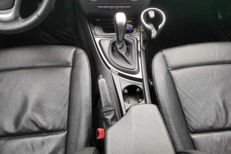 Used BMW 1 Series 2011 120i Convertible Coupe Gear Lever