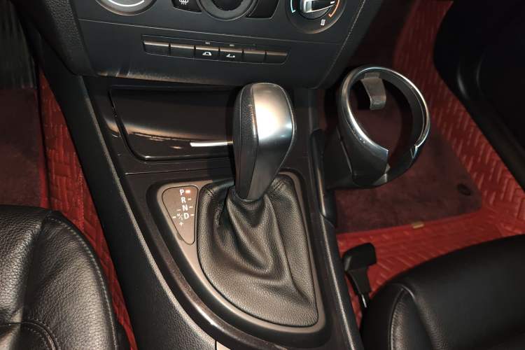 Used BMW 1 Series 2011 120i Convertible Coupe Gear Lever