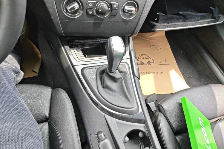 Used BMW 1 Series 2011 120i two-door coupe Gear Lever