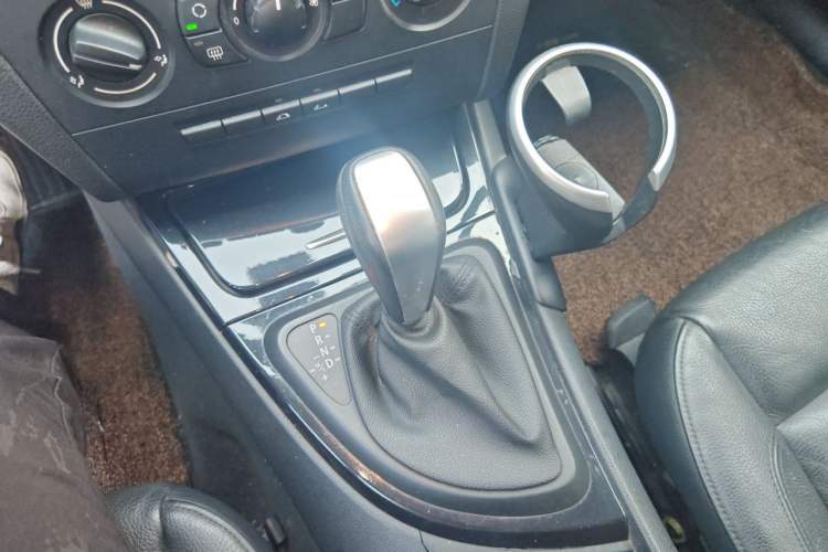 Used BMW 1 Series 2011 120i Convertible Coupe Gear Lever