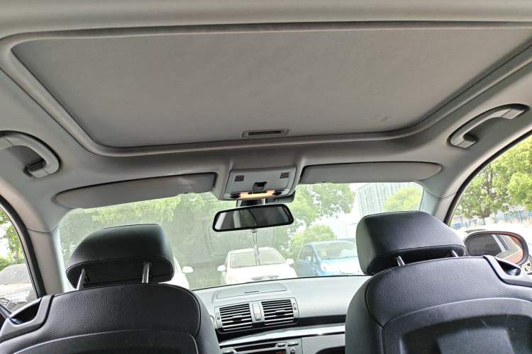 Used BMW 1 Series 2011 120i two-door coupe Headliner