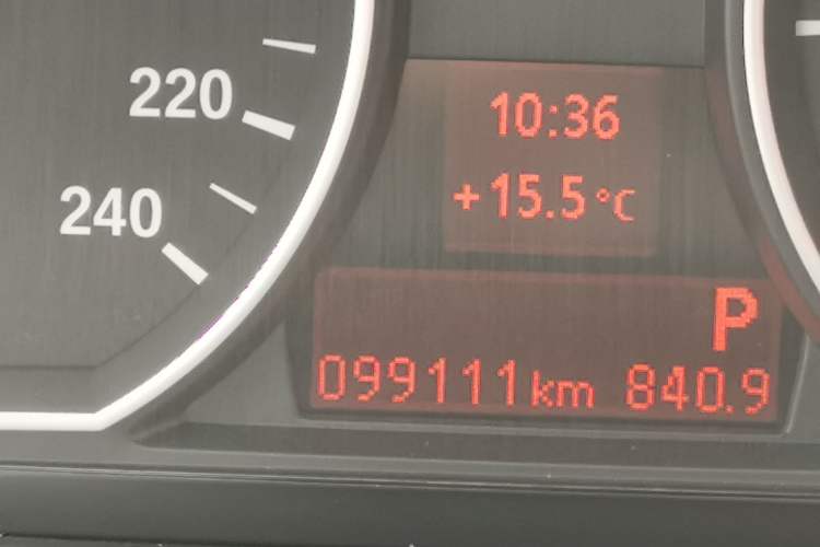 Used BMW 1 Series 2011 120i Convertible Coupe Odometer Close Up