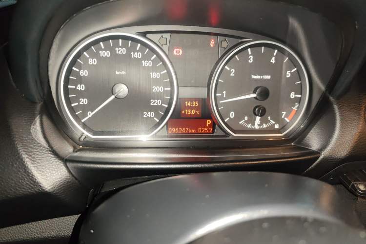 Used BMW 1 Series 2011 120i Convertible Coupe Odometer Close Up