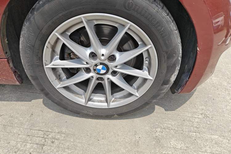 Used BMW 1 Series 2011 120i two-door coupe Right Front Wheel Hub