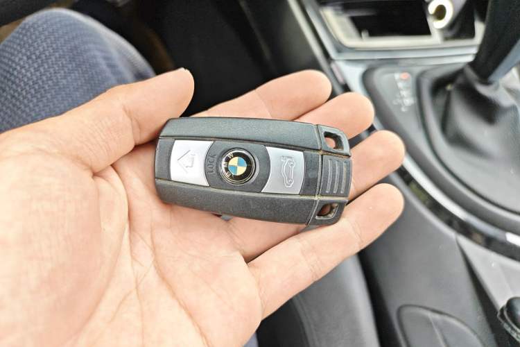 Used BMW 1 Series 2011 120i two-door coupe Vehicle Key