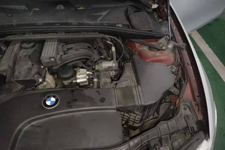 Used BMW 1 Series 2011 120i Convertible Coupe Engine Bay Left