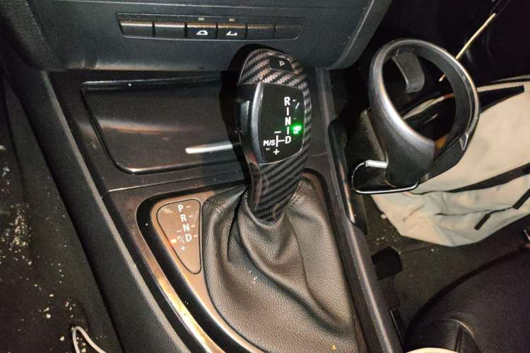Used BMW 1 Series 2011 120i Convertible Coupe Gear Lever