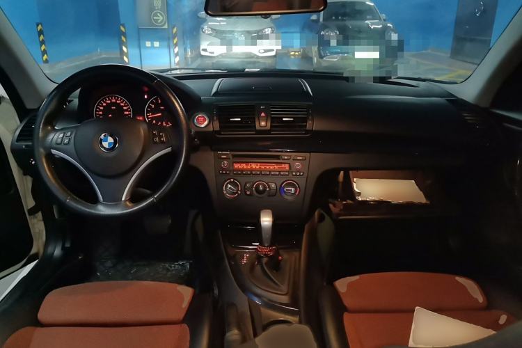 Used BMW 1 Series 2011 120i two-door coupe Center Console