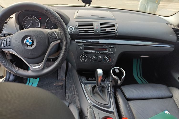 Used BMW 1 Series 2011 120i two-door coupe Center Console
