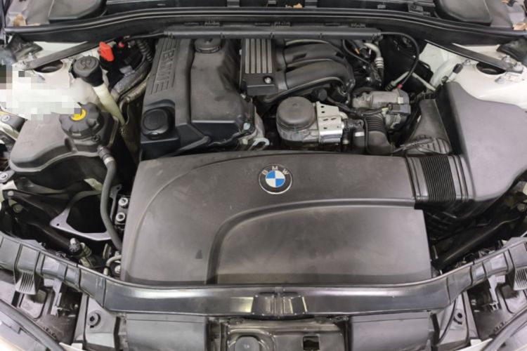 Used BMW 1 Series 2011 120i Convertible Coupe Engine Bay