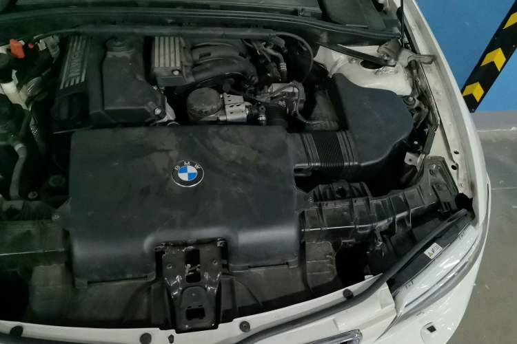 Used BMW 1 Series 2011 120i two-door coupe Engine Bay Left