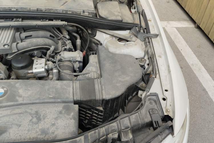 Used BMW 1 Series 2011 120i two-door coupe Engine Bay Left