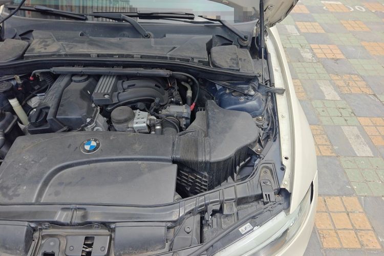 Used BMW 1 Series 2011 120i Convertible Coupe Engine Bay Left