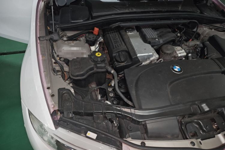 Used BMW 1 Series 2011 120i Convertible Coupe Engine Bay Right
