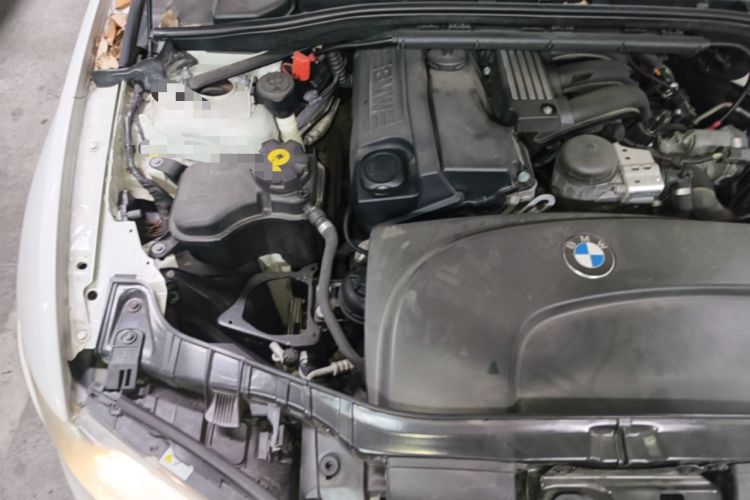 Used BMW 1 Series 2011 120i Convertible Coupe Engine Bay Right
