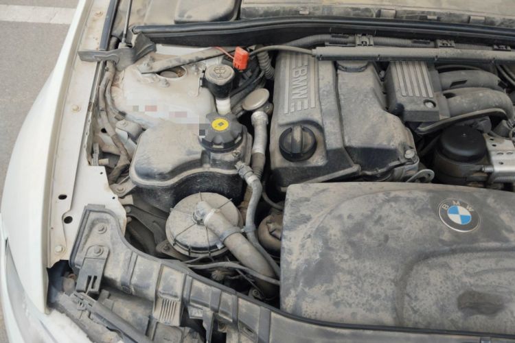 Used BMW 1 Series 2011 120i two-door coupe Engine Bay Right