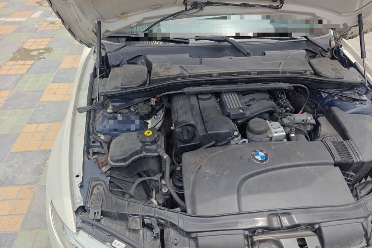 Used BMW 1 Series 2011 120i Convertible Coupe Engine Bay Right