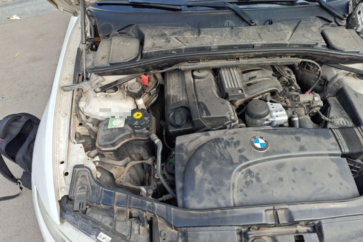 Used BMW 1 Series 2011 120i two-door coupe Engine Bay Right