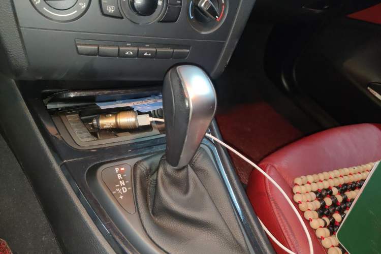 Used BMW 1 Series 2011 120i Convertible Coupe Gear Lever