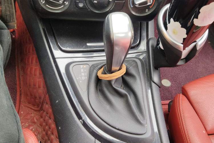 Used BMW 1 Series 2011 120i two-door coupe Gear Lever