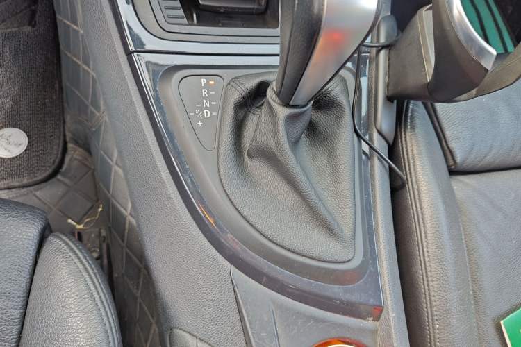 Used BMW 1 Series 2011 120i two-door coupe Gear Lever