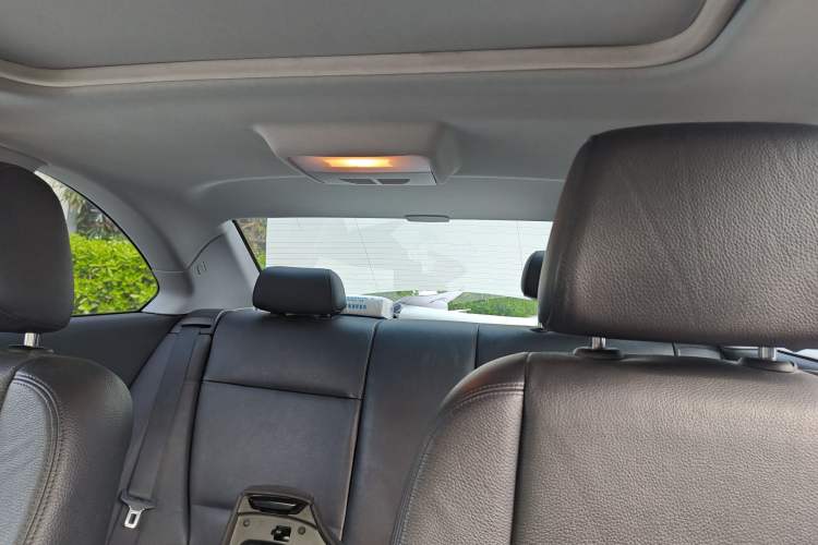 Used BMW 1 Series 2011 120i two-door coupe Headliner