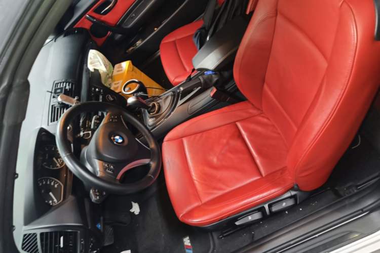 Used BMW 1 Series 2011 120i Convertible Coupe Left Front Seat