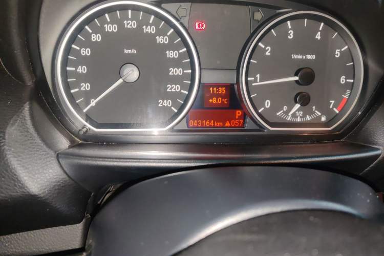 Used BMW 1 Series 2011 120i Convertible Coupe Odometer Close Up