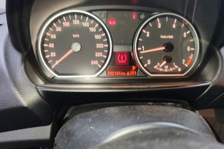 Used BMW 1 Series 2011 120i Convertible Coupe Odometer Close Up