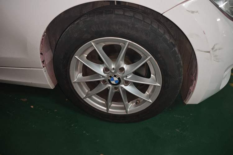 Used BMW 1 Series 2011 120i Convertible Coupe Right Front Wheel Hub