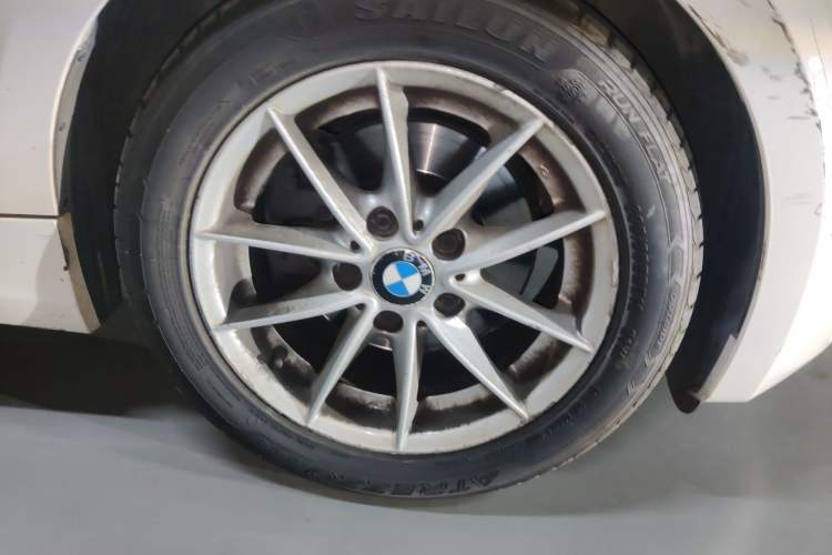 Used BMW 1 Series 2011 120i Convertible Coupe Right Front Wheel Hub