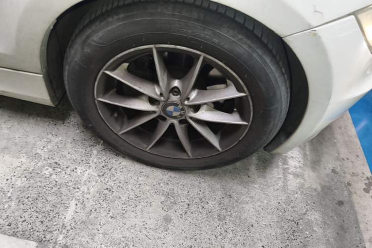 Used BMW 1 Series 2011 120i Convertible Coupe Right Front Wheel Hub