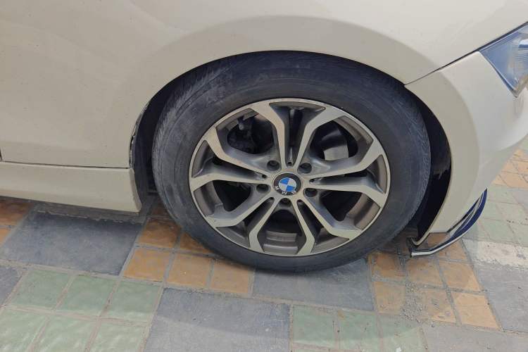 Used BMW 1 Series 2011 120i Convertible Coupe Right Front Wheel Hub