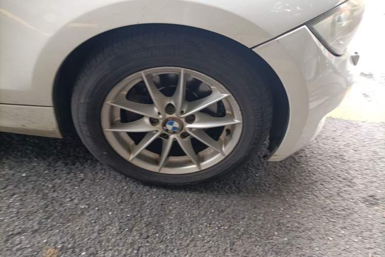 Used BMW 1 Series 2011 120i Convertible Coupe Right Front Wheel Hub