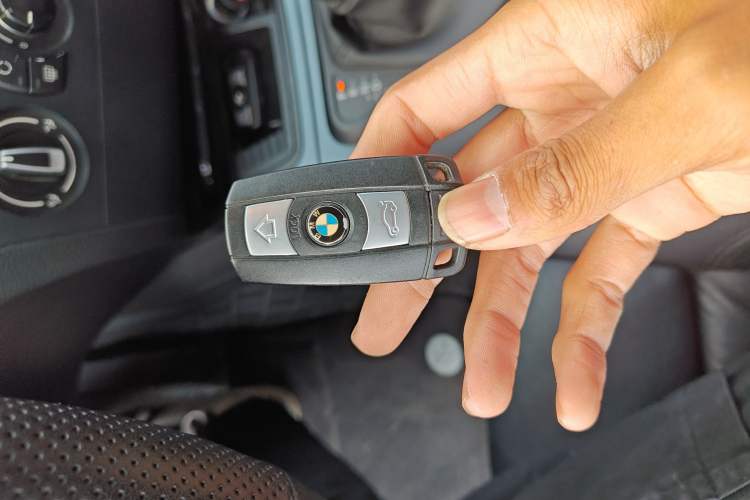 Used BMW 1 Series 2011 120i two-door coupe Vehicle Key