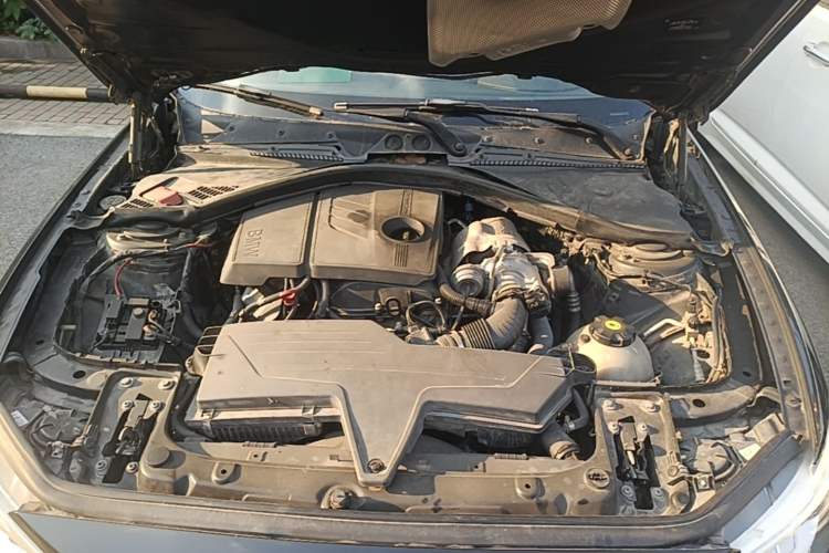 Used BMW 1 Series 2012 116i Leading Model Engine Bay